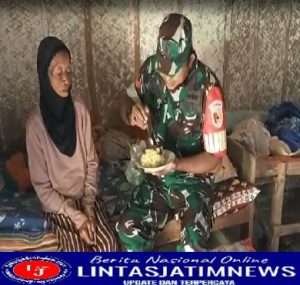 Bukan Sekedar Masuk Dapur, Babinsa Kodim 0802/Ponorogo Juga Bantu Masak dan Suapi Warga Yang Sedang Sakit