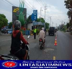 Petugas Lantas Polsek Paciran Melaksanakan Gatur Pagi di Depan WBL