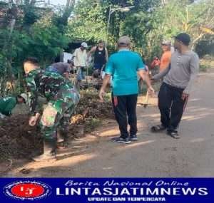 Jumat Bersih, Kapolsek Solokuro Bersama Warga Dadapan Adakan Kerja Bakti