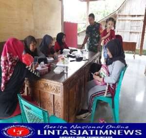 Serma Sutikno Laksanakan Komunikasi Sosial Dengan Ibu-ibu PKK