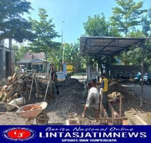 Babinsa Pos Ramil Pangkur Dan Warga Karya Bhakti Bersama Bangun Masjid