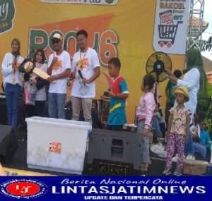 Ribuan Warga Antusias Ikuti Jalan Sehat di Ngagel Rejo Kidul