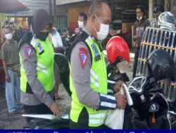 Ajak Masyarakat Patuhi Prokes, Polres Bondowoso Berbagi Masker Gratis