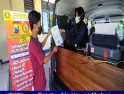 Jemput Bola, Mobil SKCK Keliling Polres Bojonegoro Layani Warga ke Pelosok Desa