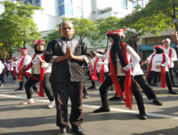 Raih Rekor Muri Tarian Remo Surabaya Serempak dengan 50.000 Peserta