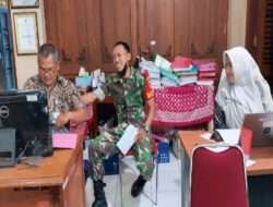 Begini Cara Babinsa Sudiroprajan Dalam Membina Tali Silaturahmi Bersama Lurah dan Staf Kelurahan