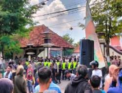 NGO Madura Lakukan Aksi Demonstrasi di Depan Gedung DPRD Pamekasan