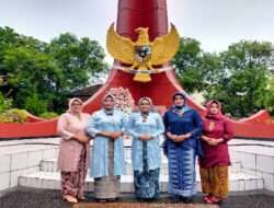 Peringati Hari Ibu, Ketua Persit KCK Cabang XV Dim 0801 Pacitan Ikuti Ziarah dan Tabur Bunga