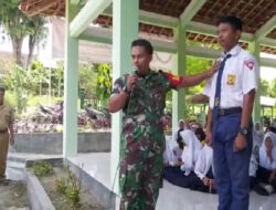 Babinsa Posramil Pitu Berikan Wasbang Kepada Siswa-Siswi SMPN 1 Pitu