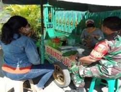 Sertu Rokhani Sasar Komsosnya Dengan Pedagang Kaki Lima