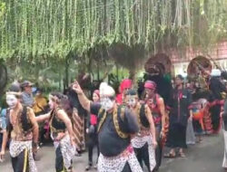 Heboh, Kebun Binatang Surabaya di Goyang Jaranan