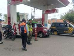 Pastikan Stok BBM Aman, Polres Bojonegoro Pantau SPBU Perbatasan Jatim – Jateng