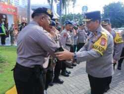Pastikan Keamanan Pergantian Tahun, Wakapolda Jatim Cek Pos Pengamanan di Polres Gresik