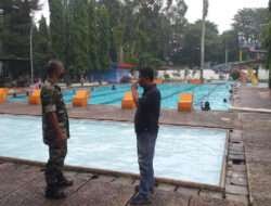 Kunjungi Kolam Renang Kartika, Babinsa Berikan Himbauan Keselamatan Bagi Pengelola dan pengunjung