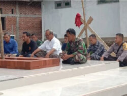 Lestarikan Cagar Budaya, Koramil 0801/01 Pacitan Bersama Warga Bangun Makam Ki Ageng Posong