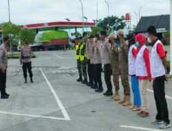 Anggota Koramil Kwadungan Bersama Instansi Terkait Laksanakan Penjagaan Di Pos Pam Pelayanan Nataru