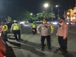 Polsek Tambaksari Bersama Tiga Pilar Melaksanakan Pengamanan Malam Tahun baru 2023