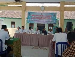 Babinsa Koramil 0812/07 Bluluk Dampingi MusDes APBDes Bronjong