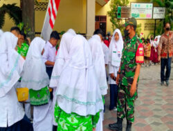 Komsos Dengan Anak Sekolah, Babinsa Jebres Beri Arahan Tentang Kedisiplinan Sejak Dini