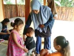 Babinsa Cerme Pantau Giat Pelayan Kesehatan Balita Posyandu Kemuning