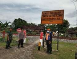 Babinsa Koramil 0805/13 Kedunggalar Bersama Petugas Terkait Patroli Perlintasan Kereta Api Tanpa Palang Pintu