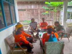 Jalin Kerjasama, Babinsa Geneng Komsos Bersama Tim Rescue di Wilayah