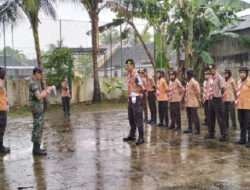 Persiapkan Generasi Muda, Babinsa Koramil 0801/01 Pacitan Lantik Anggota Saka Wira Kartika