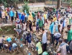 Babinsa Koramil 0812/23 Solokuro Kerjabakti Membersihkan Sendang Desa Dagan