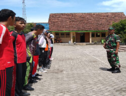 Tanamkan Jiwa Disiplin, Babinsa Karangjati Berikan Materi LBB Pada Siswa SMP