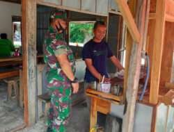Dekat, Ini yang Terlihat saat Babinsa Kunjungi Pemilik Warung Mie Ayam