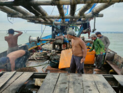 Ditpolairud Polda Jatim Amankan 8 Perahu dan ABK yang Diduga Lakukan Illegal Fishing