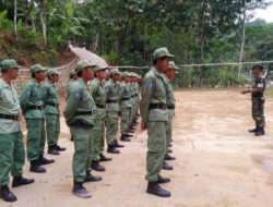 Jalin Kemitraan Dengan Satlinmas, Babinsa Koramil 0801/04 Tegalombo Berikan Pembekalan