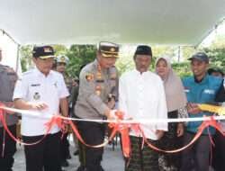 Polres Lamongan Bantu Bedah Rumah Warga yang Tak layak Huni