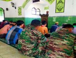 Tingkatkan Keimanan Dan Ketaqwaan, Anggota Kodim 0801/Pacitan Ikuti Sholat Jumat