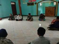 Pererat Silaturahmi, Babinsa Koramil 0805/15 Karanganyar Komsos dengan Tokoh Agama dan Elemen Agama