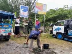 Babinsa Glagah Monitoring Pemasangan Rambu-rambu Petunjuk Bahaya Bencana Alam