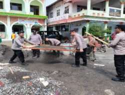 Polisi Bersama Warga Kompak Bantu Pembangunan Gedung Ponpes di Karangan