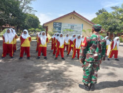 Babinsa Koramil 01/Ngawi Kota Berikan Pelatihan PBB Kepada Siswa-Siswi SMPN 6 Mangunharjo