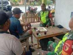 Ciptakan Kondusifitas Di Wilayah, Babinsa Koramil 0801/08 Tulakan Komsos Dengan Warga