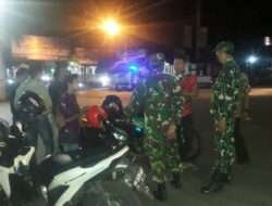 Pantau Kondusifitas Wilayah, Babinsa Aktif Laksanakan Patroli Malam Hari