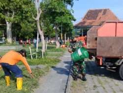 Babinsa Keprabon Pimpin Apel Pagi Dilanjutkan Kerja Bakti di Lapangan Pamedan Puro Mangkunegaran