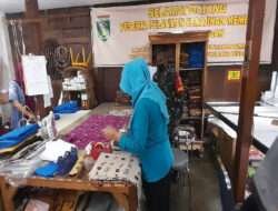 Gelar Komsos Dengan Pemilik Usaha Pembuat Kain Batik, Babinsa Motivasi Tingkatkan Usaha