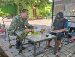 Begini Cara Babinsa Kelurahan Jajar Dalam Menjalin Keakraban Dengan Warga