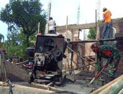 Babinsa Karanggeneng Bersama Warga Gotongroyong Bangun Rumah Ibadah