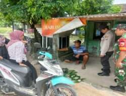 Jaga Kamtibmas Di Wilayah Binaannya, Serda Wawan Laksanakan Patroli