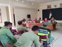 Babinsa Kemlayan Motivasi Tingkatkan Kedisiplinan Linmas