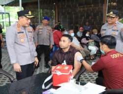 Ratusan Masyarakat Serbu Gebyar Vaksinasi Polres Gresik