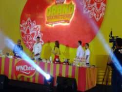 Chef Juna Hibur Ibu Ibu dalam WinCheez Grand Baking Demo di Surabaya