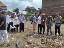 Sinergitas Bhabinsa & Bhabinkamtibmas Amankan Pemasangan Patok di MakamTinalan