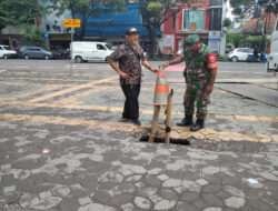 Bahas Cegah Banjir, Babinsa Kemlayan Komsos Dengan Kasi Lingkungan Hidup